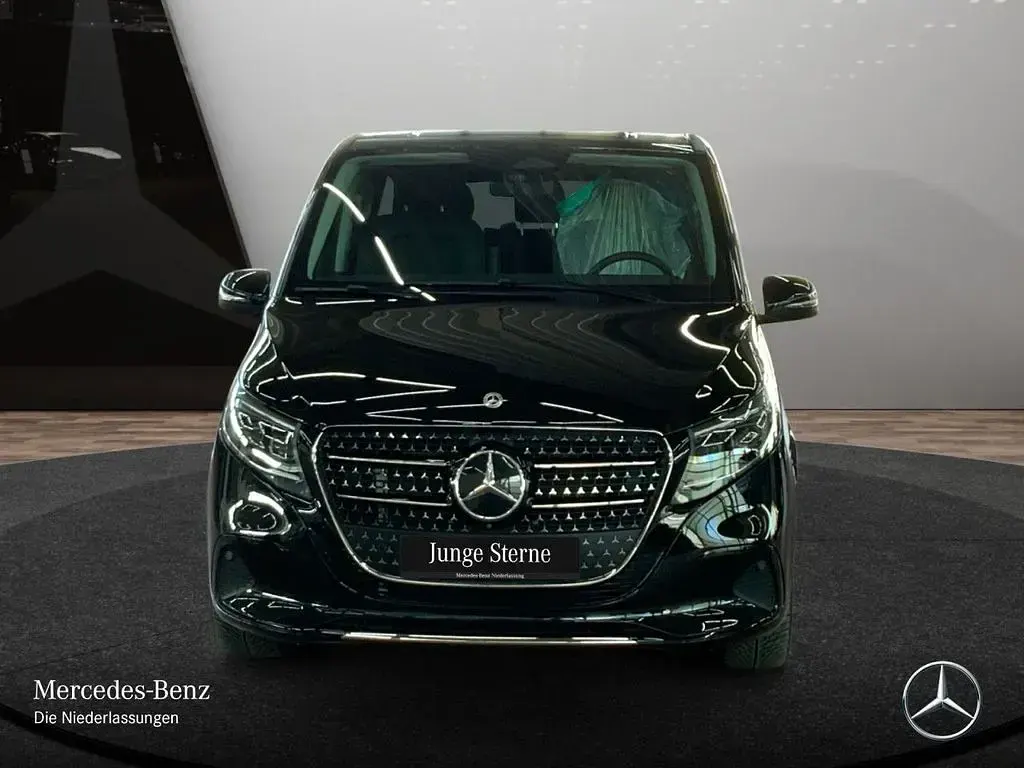 Gebraucht Mercedes V300 Avantgarde 237 PS (174 kW) 2025 Schwarz Van / Kleinbus