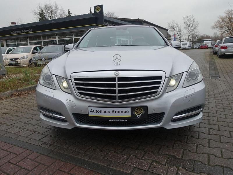 Gebraucht Mercedes E220 Avantgarde 170 PS (125 kW) 2010 Silber Limousine