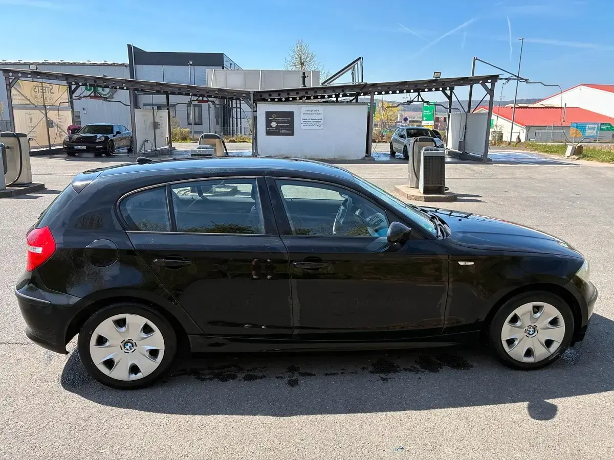 Gebraucht BMW 118 143 PS (105 kW) 2008 Schwarz Kleinwagen
