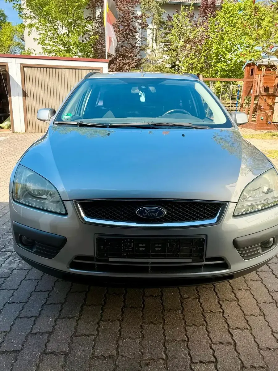 Usado Ford Focus 116 CV (85 kW) 2005 Plateado Familiar