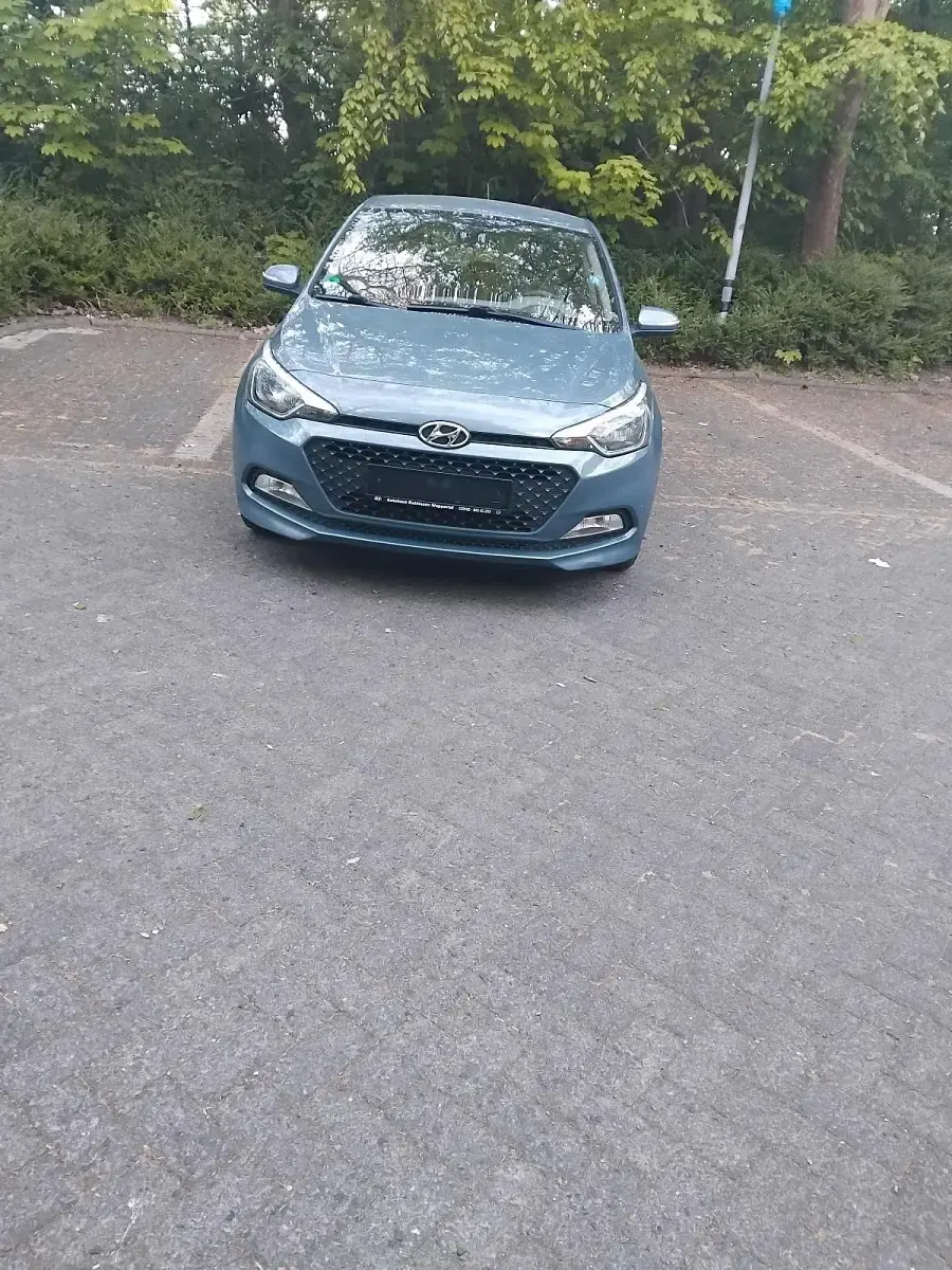 Second-hand Hyundai i20 75 CP (55 kW) 2017 Albastru Hatchback
