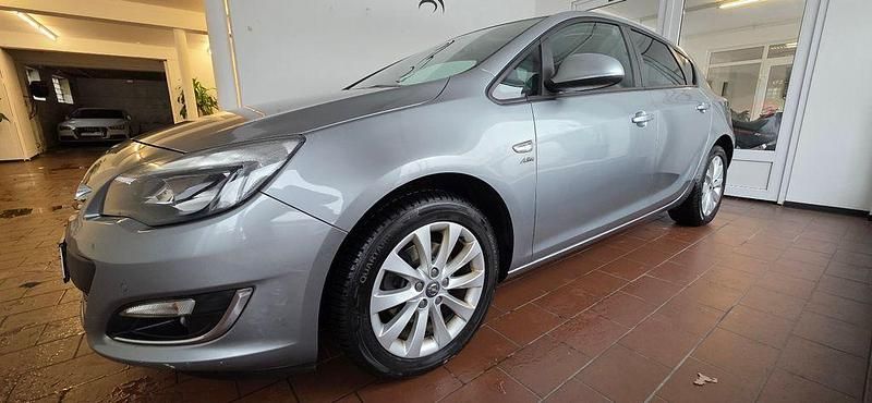 Gebraucht Opel Astra Active 131 PS (96 kW) 2013 Silber Limousine
