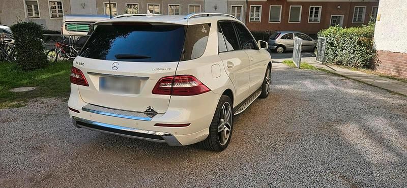 Gebraucht Mercedes ML350 258 PS (189 kW) 2012 Weiß SUV