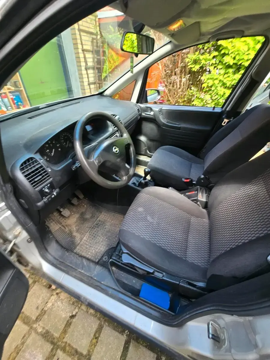 Gebraucht Opel Zafira 101 PS (74 kW) 2003 Silber Van / Kleinbus