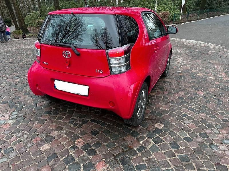 Gebraucht Toyota iQ 68 PS (50 kW) 2009 Rot Kleinwagen