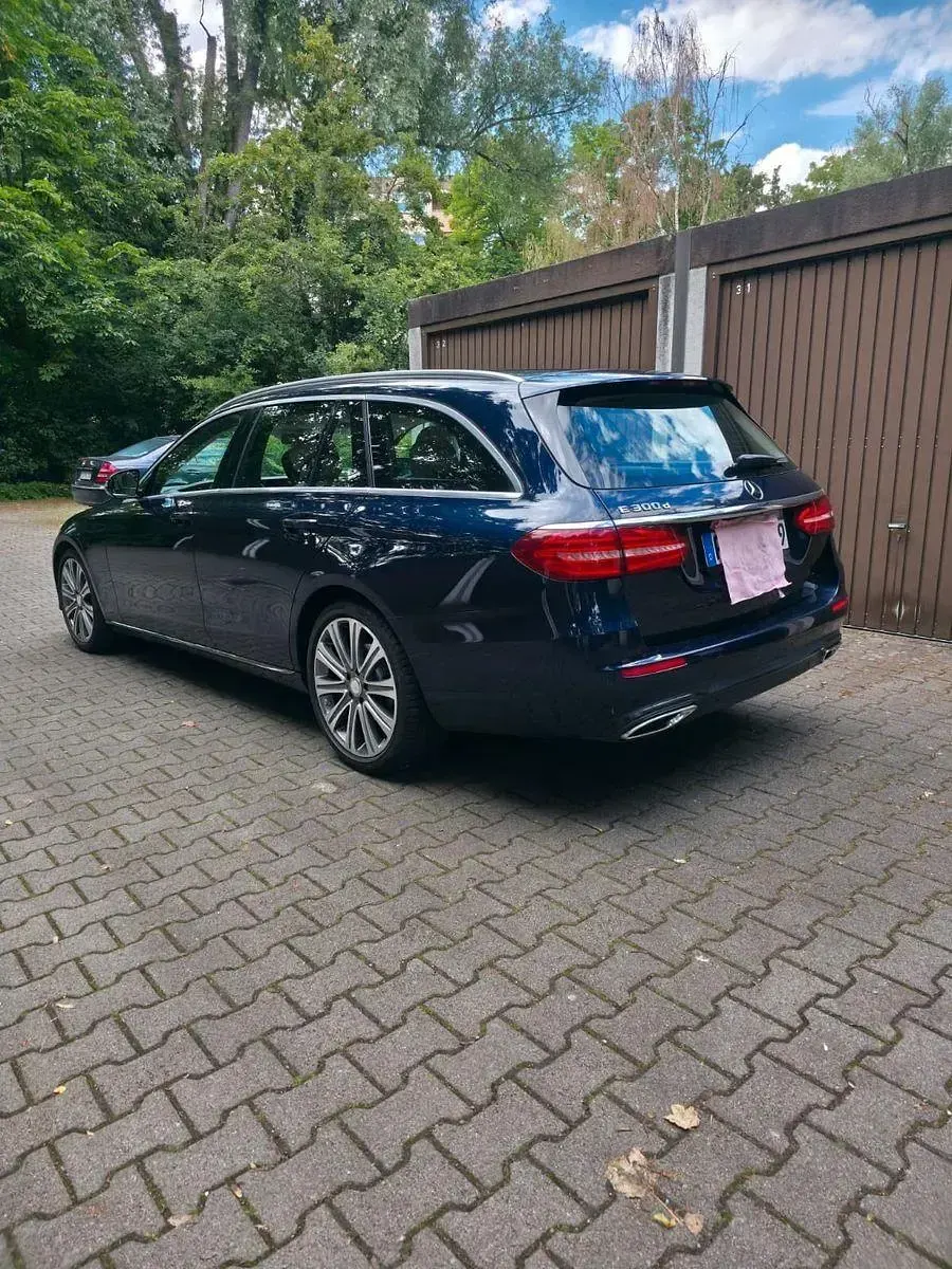 Gebraucht Mercedes E300 245 PS (180 kW) 2019 Blau Kombi