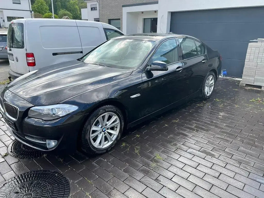 Second-hand BMW 520 184 CP (135 kW) 2013 Negru Berlinǎ