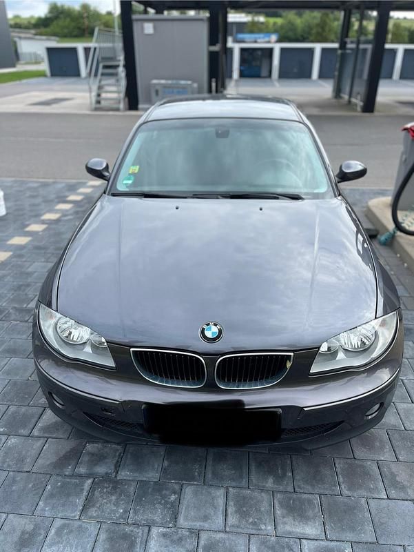 Grau Gebraucht 2005 BMW 118 Kleinwagen | 2.999 € (Fairer Preis) - Bild 1/4