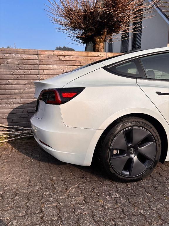 Gebraucht Tesla Model 3 RWD 208 kW (283 PS) 2022 Weiß Limousine