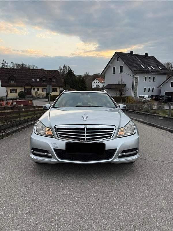 Gebraucht Mercedes C200 136 PS (100 kW) 2012 Grau Kombi