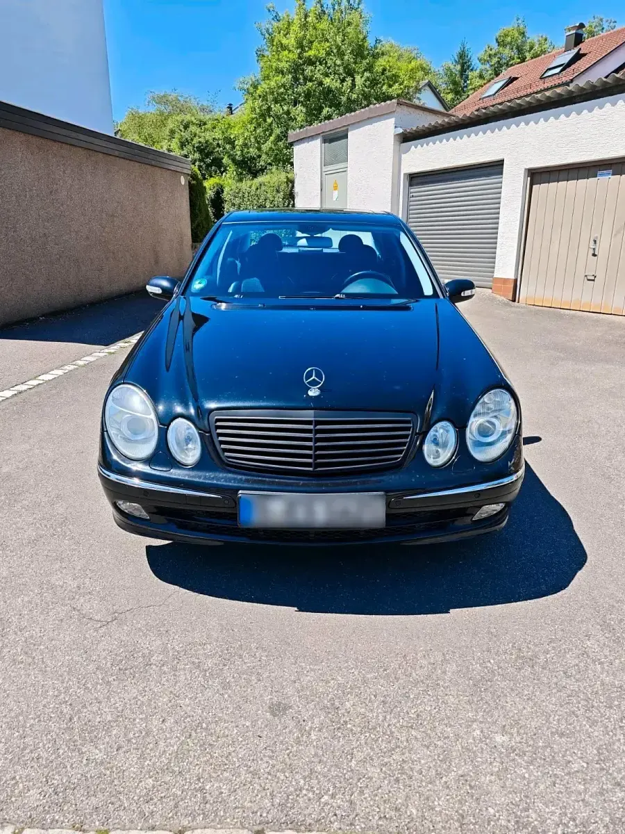 Gebraucht Mercedes E240 Avantgarde 177 PS (130 kW) 2005 Schwarz Limousine