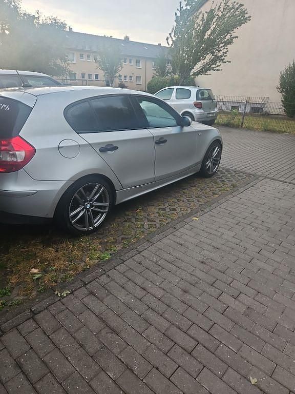 Silber Gebraucht 2005 BMW 116 Kleinwagen | 4.950 € (Fairer Preis) - Bild 1/4