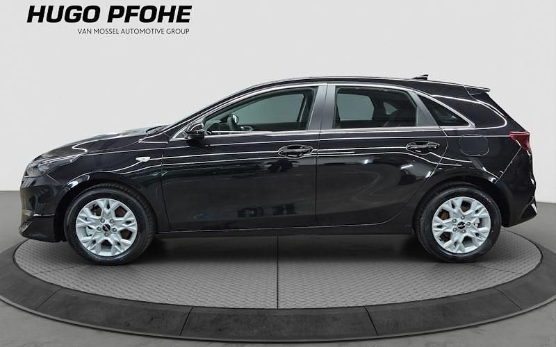Neu Kia Ceed Vision 100 PS (73 kW) 2025 Schwarz Kleinwagen