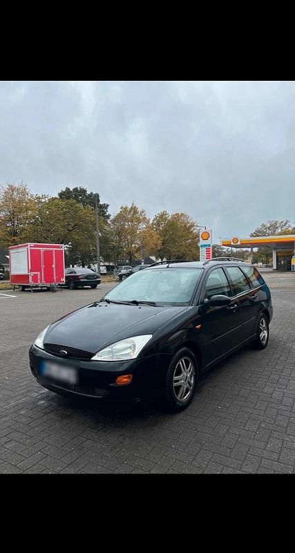 Schwarz Gebraucht 2001 Ford Focus Kombi | 650 € (Guter Preis) - Bild 1/4