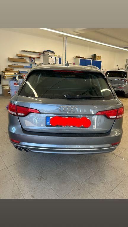Gebraucht Audi A4 Sport 190 PS (139 kW) 2018 Grau Kombi