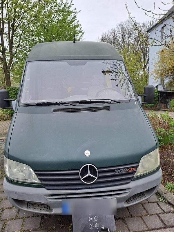 Second-hand Mercedes Sprinter 82 CP (60 kW) 2000 Verde Van