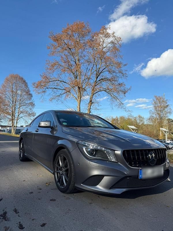 Grau Gebraucht 2014 Mercedes CLA220 Limousine | 10.500 € (Fairer Preis) - Bild 1/4