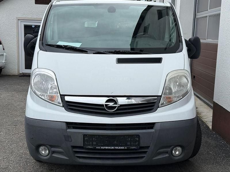 Gebraucht Opel Vivaro 114 PS (83 kW) 2013 Weiß Van / Kleinbus