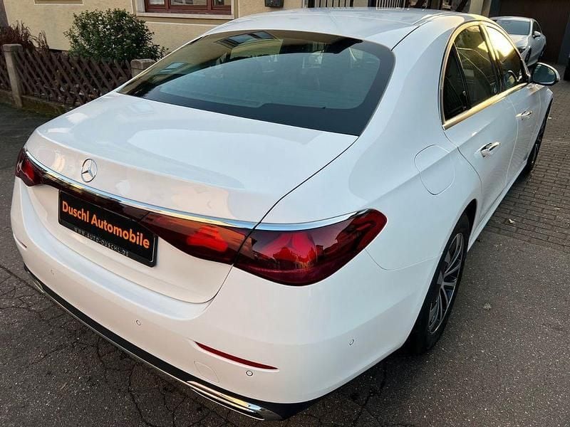 Gebraucht Mercedes E220 197 PS (144 kW) 2025 Weiß Limousine