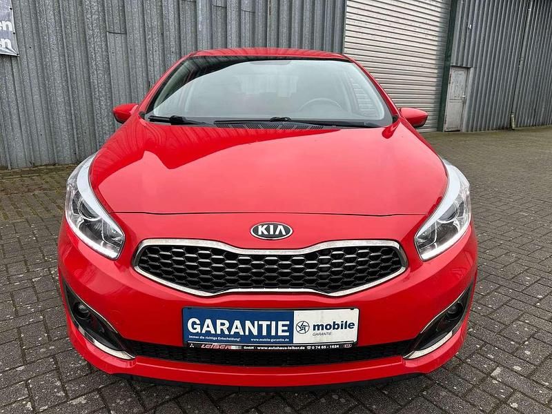 (frd) trackrot Gebraucht 2017 Kia Ceed DREAM-TEAM Edition Kleinwagen | 8.798 € (Guter Preis) - Bild 1/4