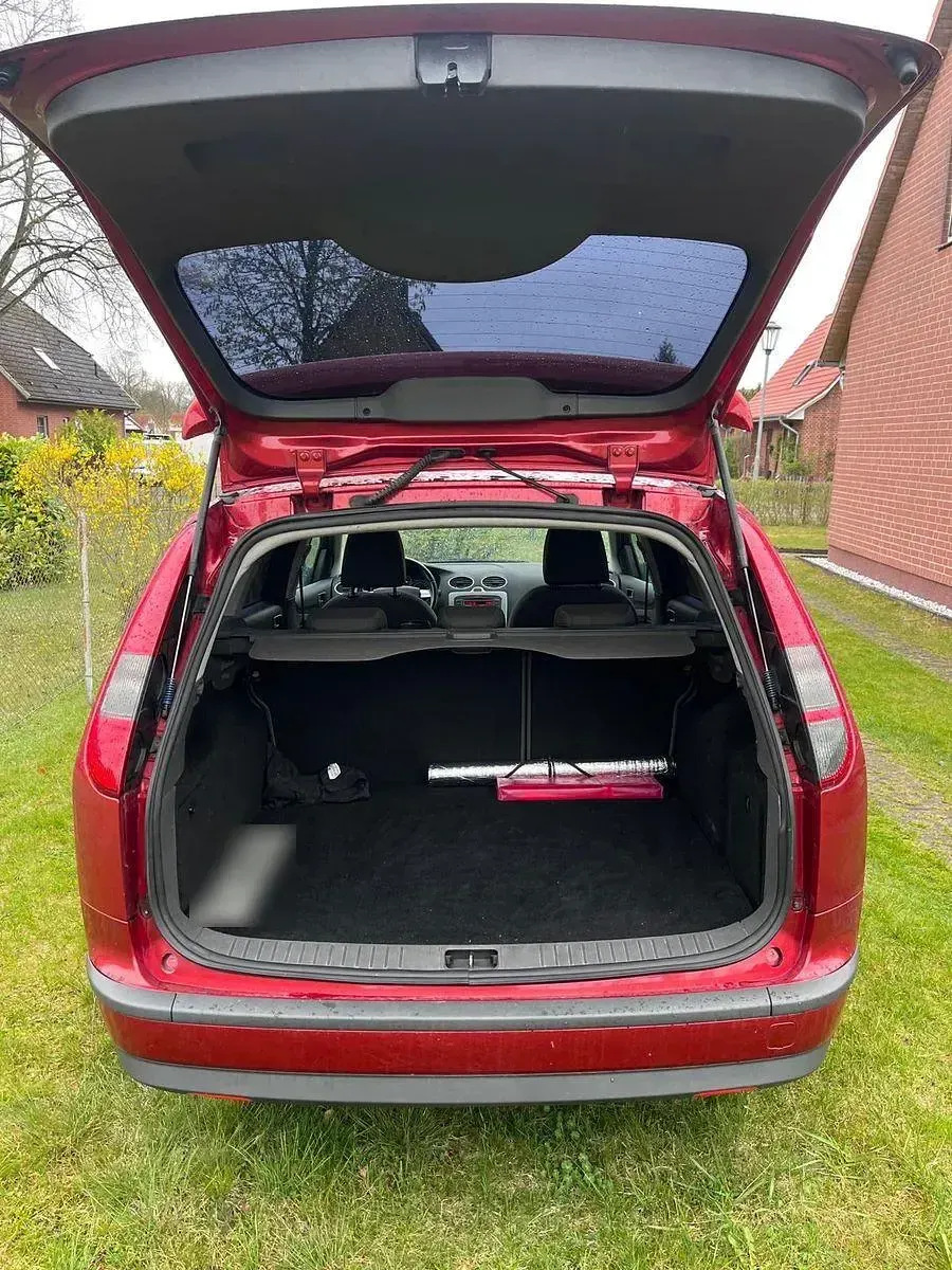 Gebraucht Ford Focus Ambiente 101 PS (74 kW) 2007 Rot Limousine