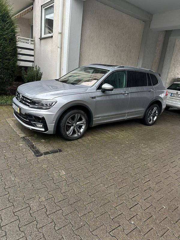 Grau Gebraucht 2021 VW Tiguan Allspace R-line SUV | 28.000 € (Teuer) - Bild 1/4