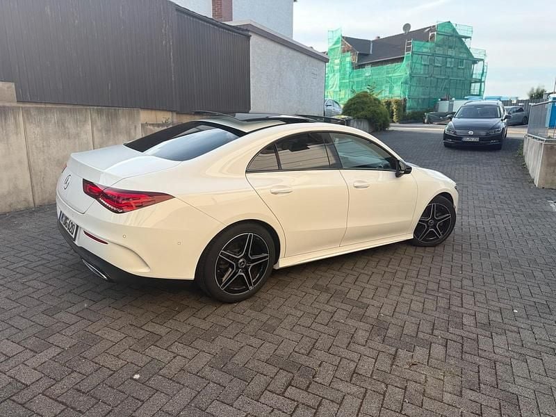 Weiß Gebraucht 2021 Mercedes CLA220 AMG Limousine | 34.999 € (Fairer Preis) - Bild 1/4