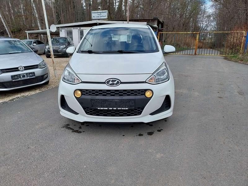 Gebraucht Hyundai i10 67 PS (49 kW) 2017 Polar white / sol Kleinwagen