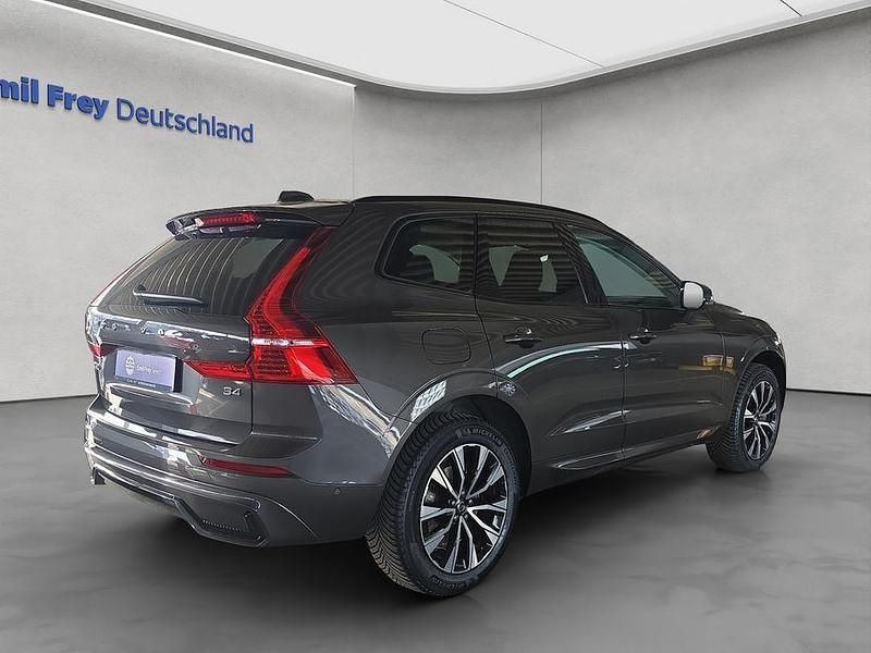 Gebraucht Volvo XC60 Plus 197 PS (144 kW) 2023 Platinum grey metallic SUV