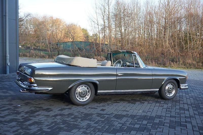 Gebraucht Mercedes W111 SE 200 PS (147 kW) 1970 Grau Cabrio