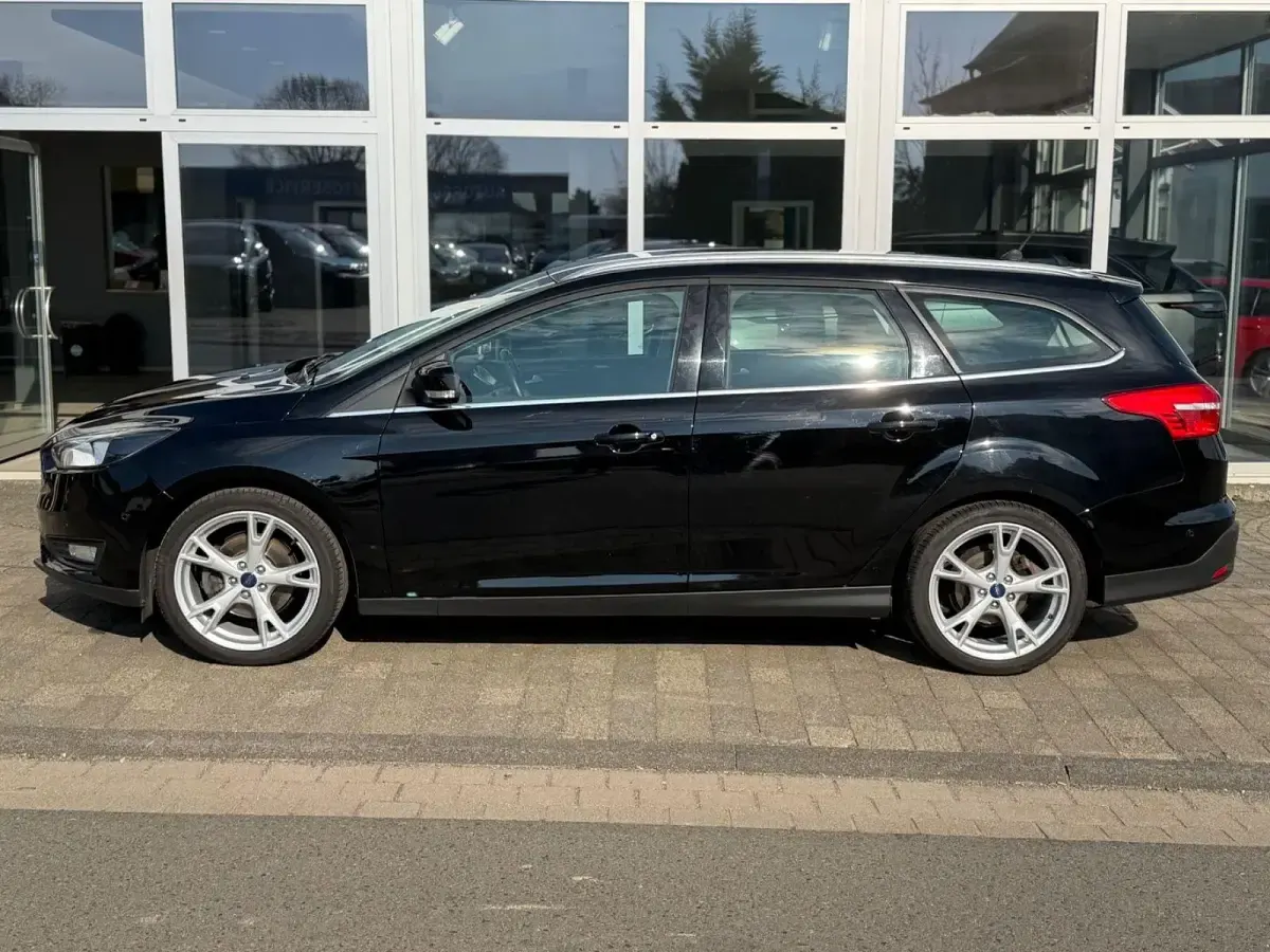 Käytetty Ford Focus Cool & Connect 150 HP (110 kW) 2018 Musta Farmari
