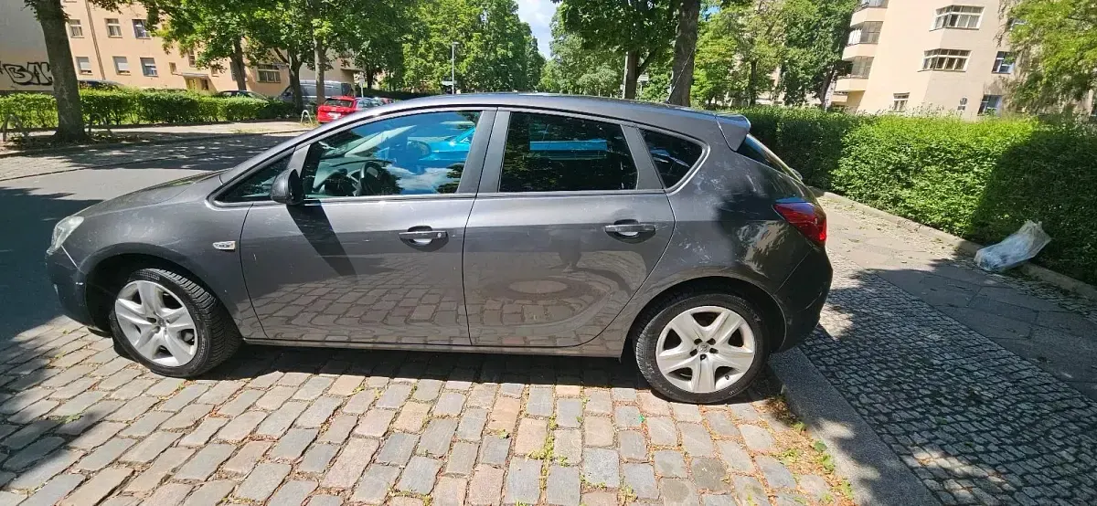 Gebraucht Opel Astra 74 PS (54 kW) 2011 Grau Kleinwagen