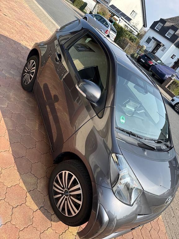 Gebraucht Toyota iQ 98 PS (72 kW) 2009 Grau Kleinwagen
