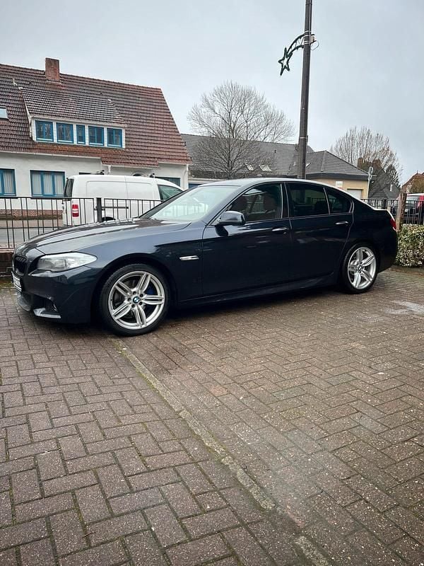 Schwarz Gebraucht 2012 BMW 520 M Sport Limousine | 17.400 € (Teuer) - Bild 1/4