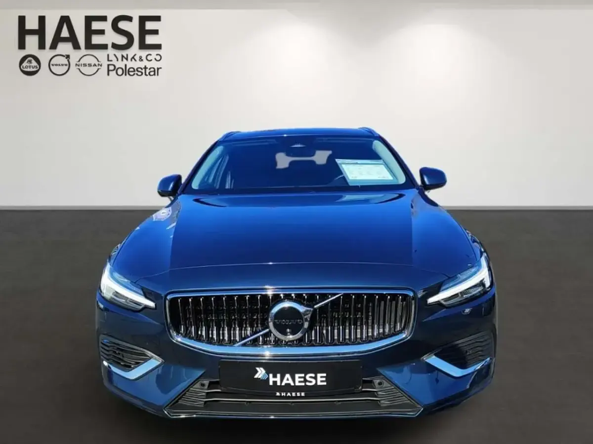 Gebraucht Volvo V60 Ultra 398 PS (292 kW) 2025 Denim blue / metallic Kombi