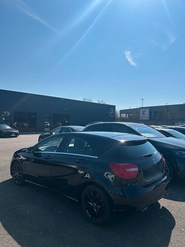 Gebraucht Mercedes A200 136 PS (100 kW) 2012 Schwarz Kleinwagen