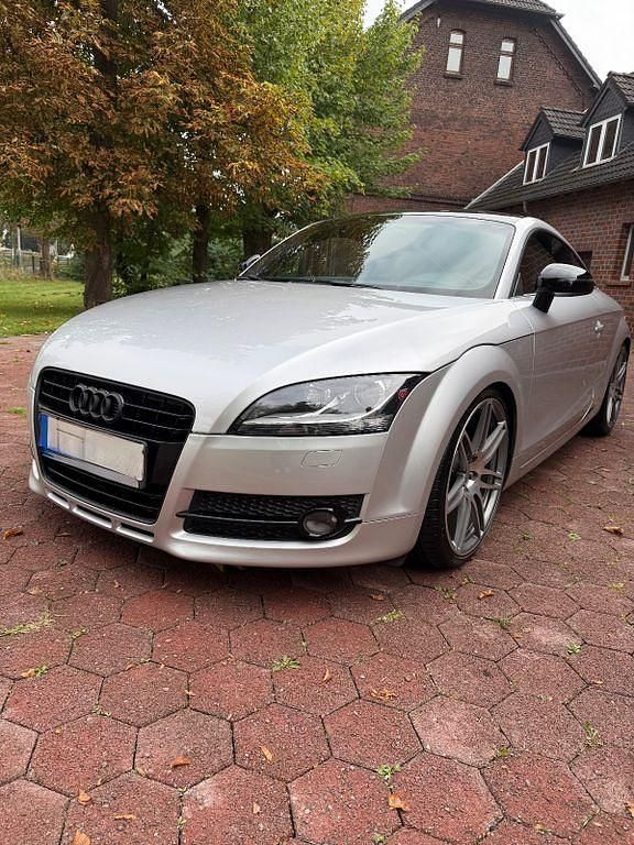 Silber Gebraucht 2006 Audi TT Ambiente Coupé | 10.990 € - Bild 1/4
