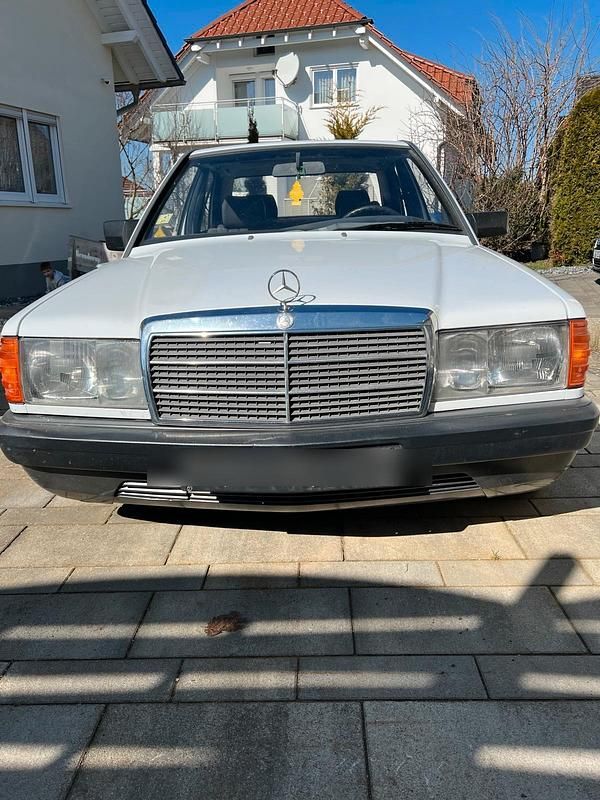 Weiß Gebraucht 1986 Mercedes 190 Limousine | 7.150 € - Bild 1/4