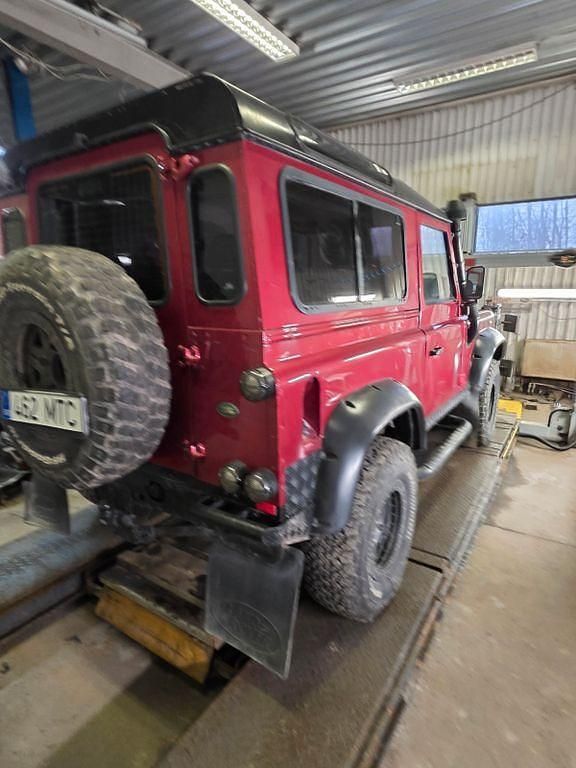 Gebraucht Land Rover Defender 122 PS (89 kW) 2009 Rot Kombi
