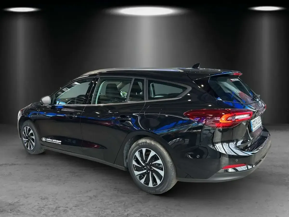 Gebraucht Ford Focus Titanium 125 PS (91 kW) 2025 Schwarz Limousine