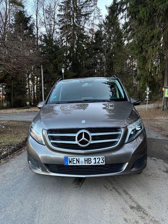 Gebraucht Mercedes V250 Edition 190 PS (139 kW) 2016 Grau Van / Kleinbus