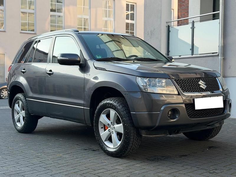 Gebraucht Suzuki Grand Vitara 129 PS (94 kW) 2010 Grau SUV