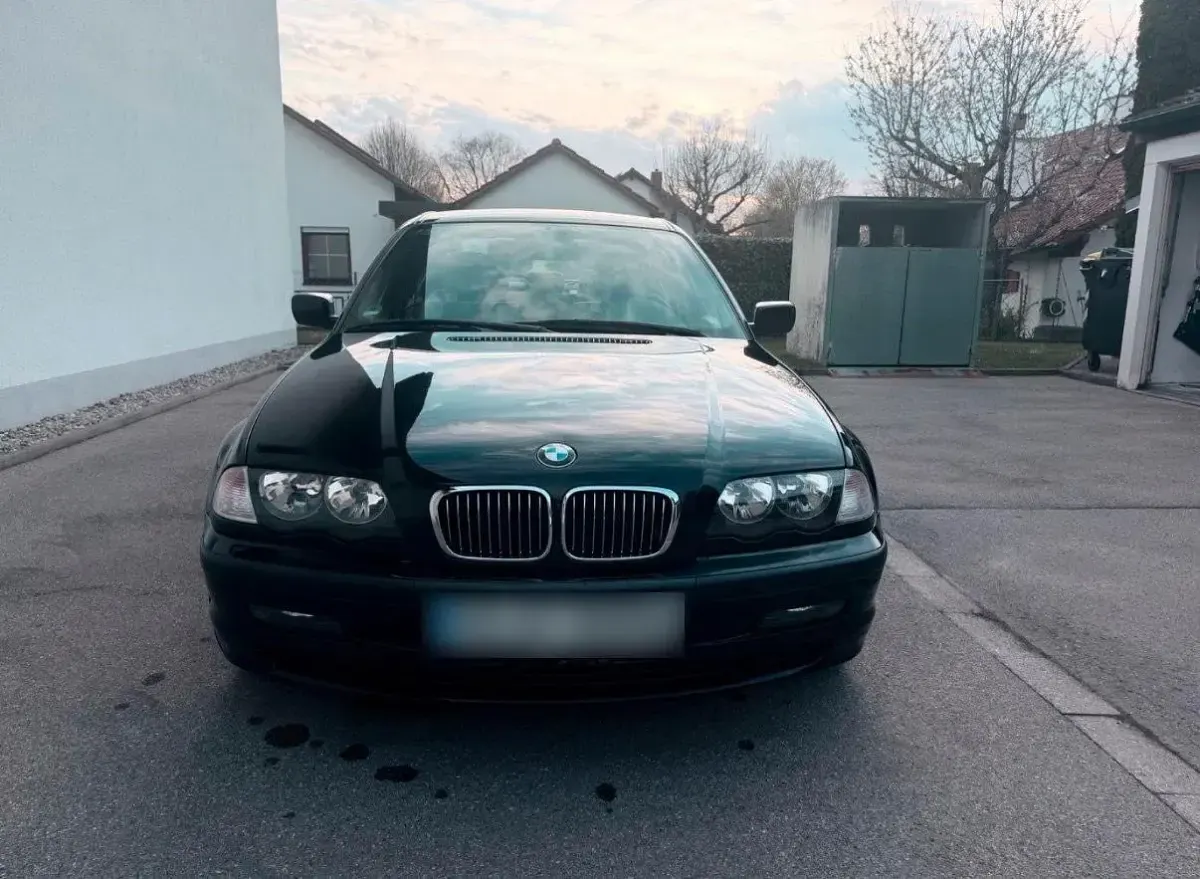 Gebraucht BMW 325 Sport Line 192 PS (141 kW) 2001 Schwarz Limousine