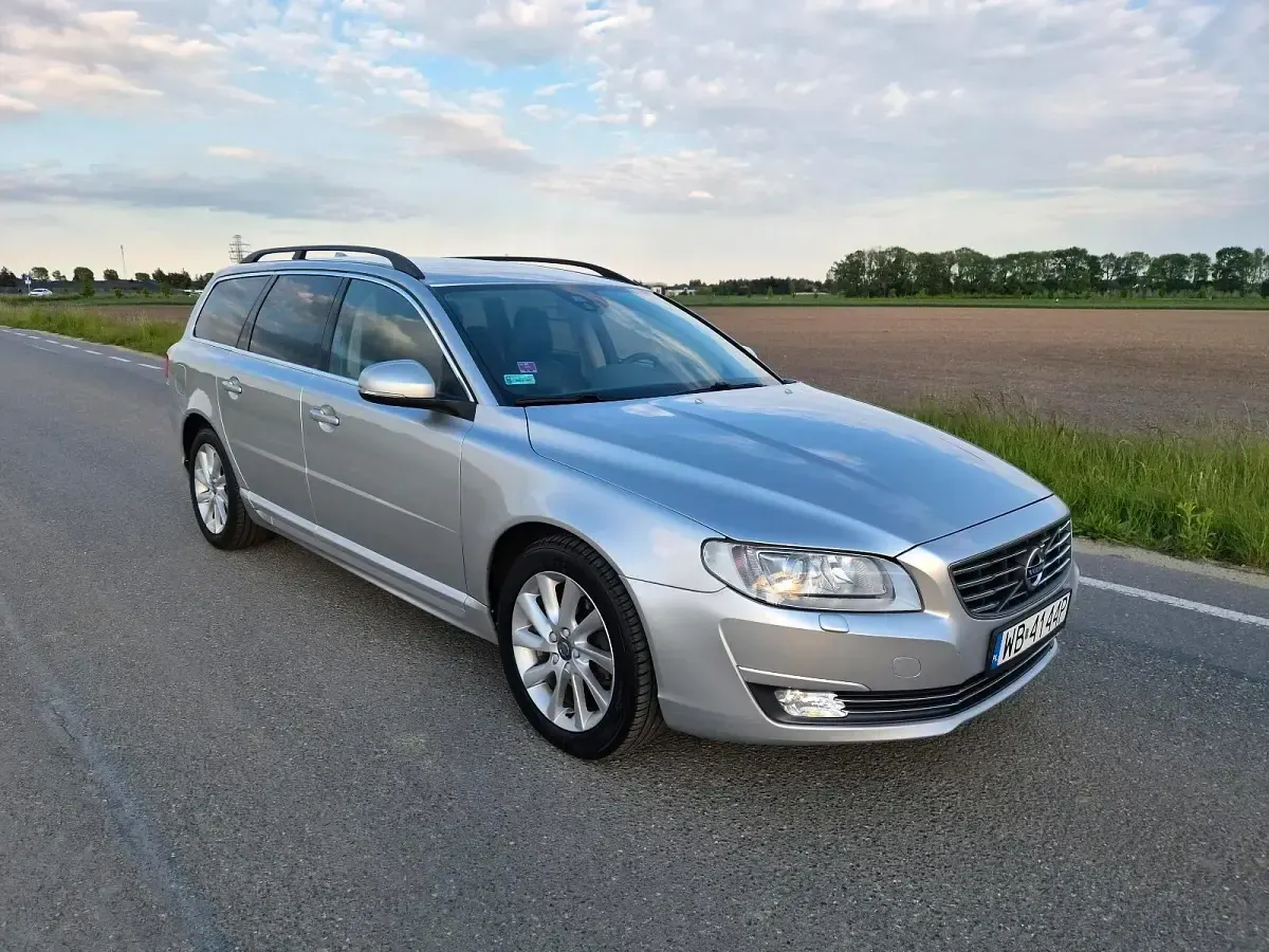 Używany Volvo V70 181 KM (133 kW) 2016 Srebrny Kombi