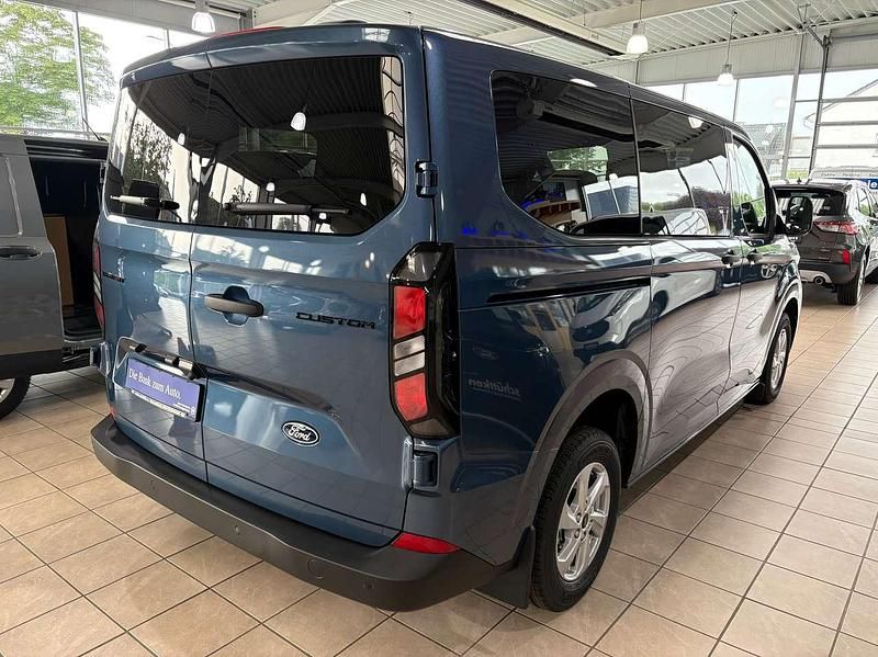 Neu Ford Transit Custom Trend 136 PS (100 kW) 2025 Chromablau metallic Kombi