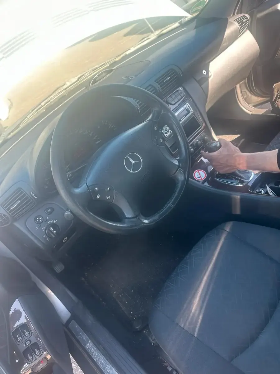 Gebraucht Mercedes C220 145 PS (106 kW) 2001 Silber Limousine