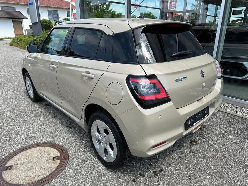 Neu Suzuki Swift Comfort 83 PS (61 kW) 2025 Beige Limousine