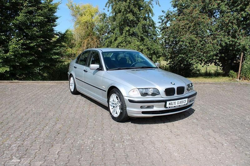 Silber Gebraucht 2002 BMW 320 Sport Line Limousine | 5.990 € (Teuer) - Bild 1/4