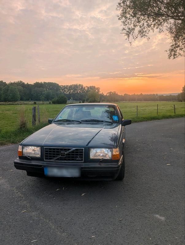 Blau Gebraucht 1990 Volvo 740 Limousine | 3.500 € - Bild 1/4