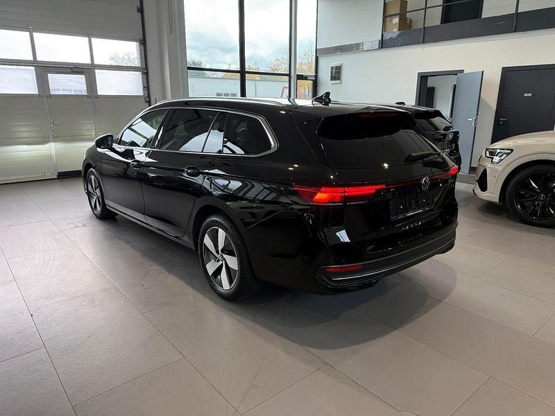 Second-hand VW Passat Business 150 CP (110 kW) 2024 Negru Berlinǎ